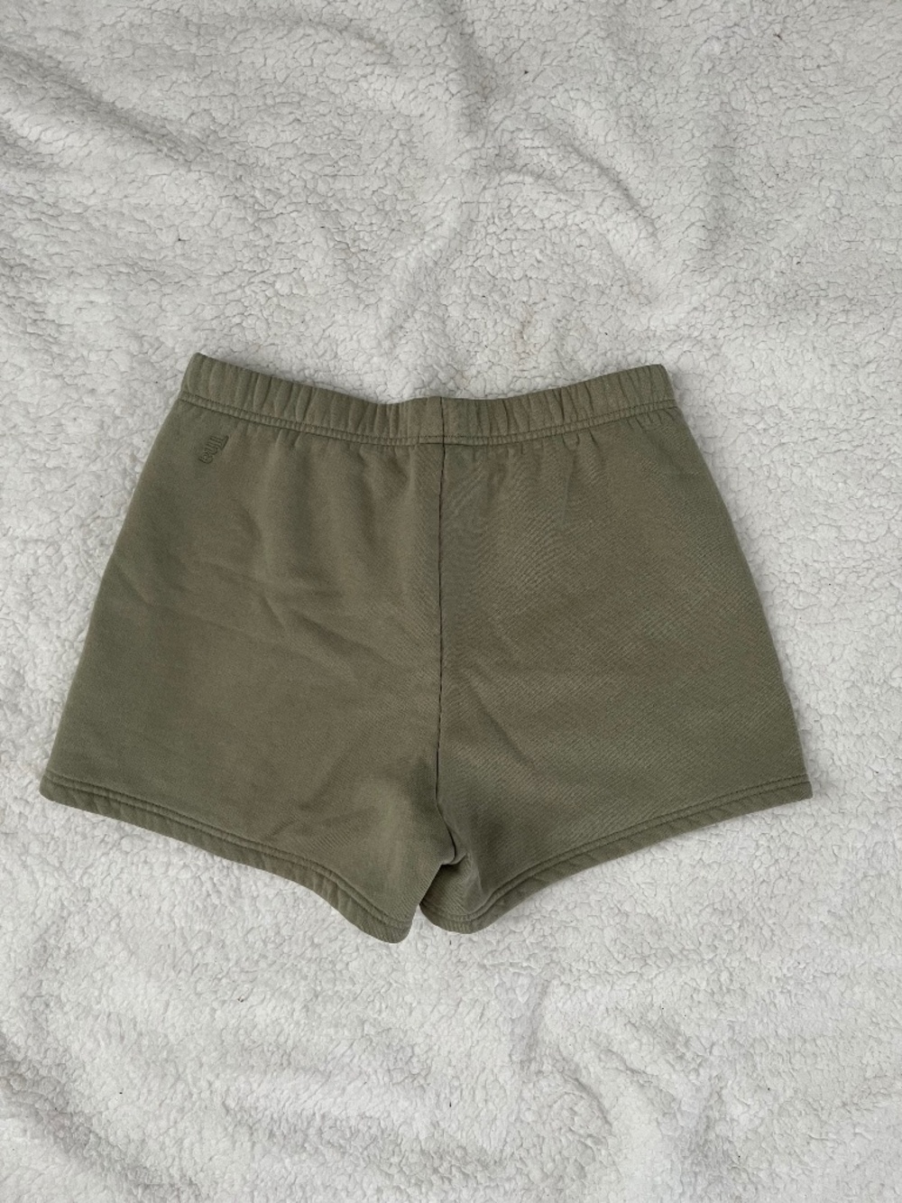 aritzia tna cozy fleece shorts sage green medium